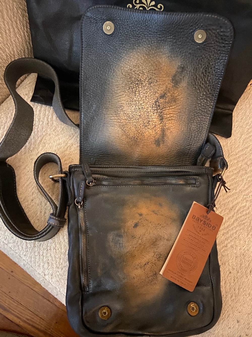 Lusher Leather Crossbody NEW - Picture 2 of 7